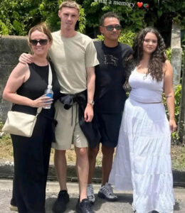 Cole Palmer and his mum, dad and sis