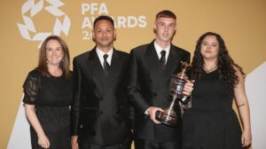 cole palmer together with his mom dad and sister