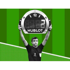 Refree Indicating the stoppage time