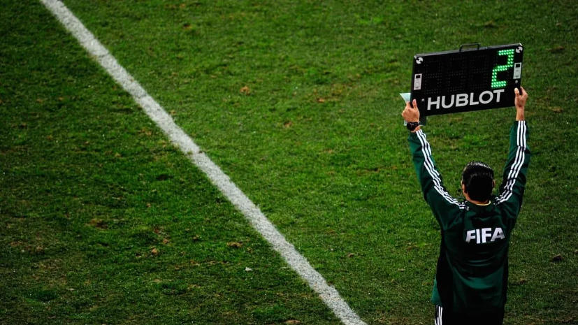 Fourth official showing the players stoppage time